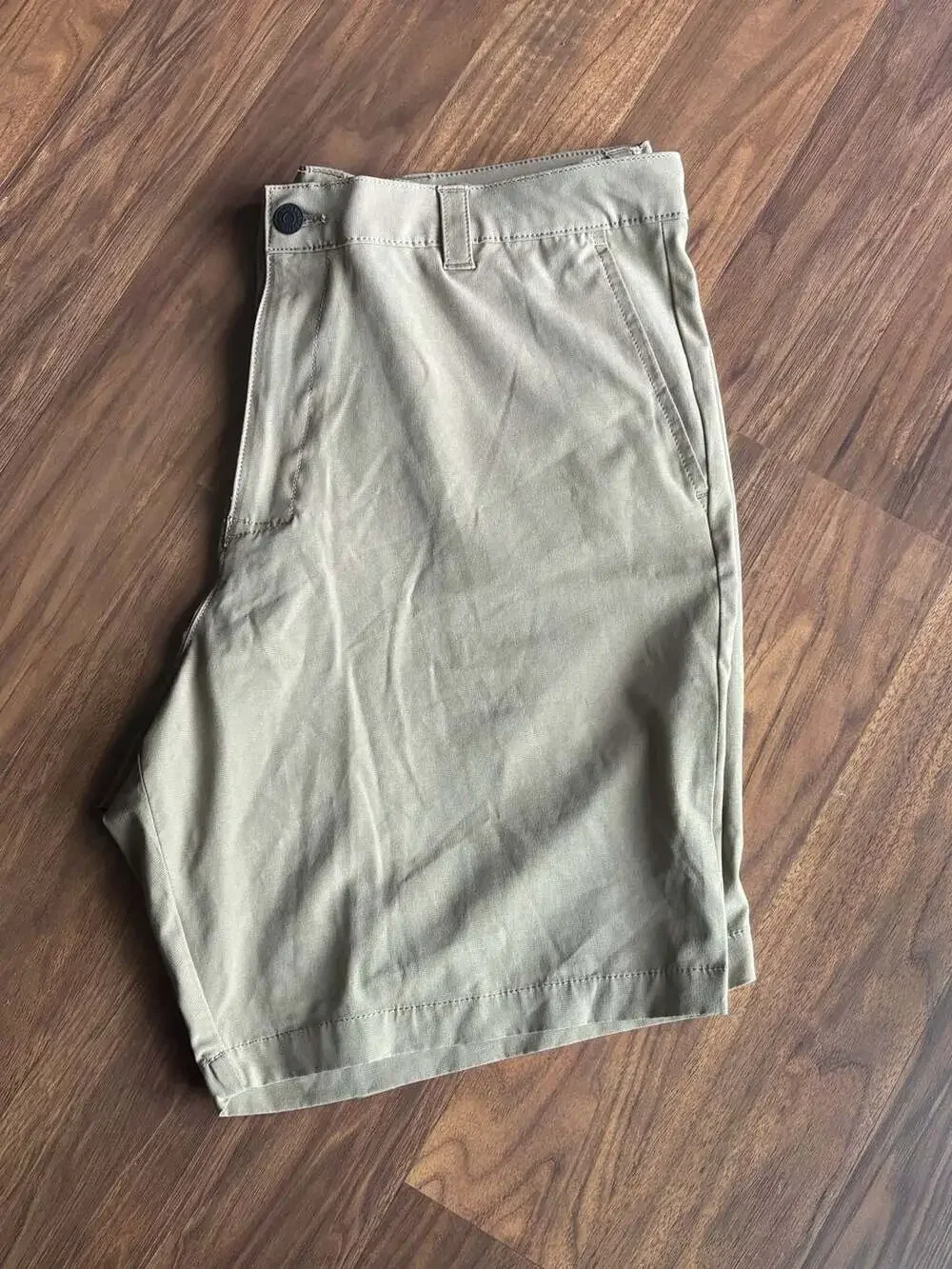 Banana Republic Men's Quick-Dry Flex Waistband Flat Front Shorts in Elmwood, Siz
